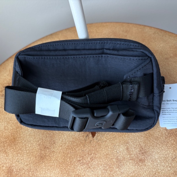 Lululemon Mini Belt Bag - Picture 7 of 8